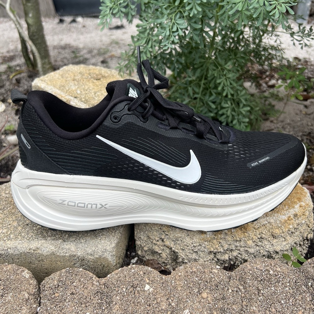 Nike Vomero 18 HM6804-005 Black White Women's Size 11 Men's 9.5 Running Shoes